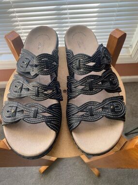 Clarks sandals size 8